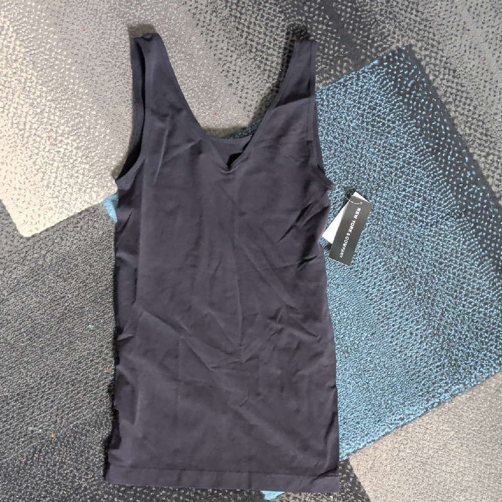 New York & Company Black 'Sleek & Chic' Reversible V Neck Medium